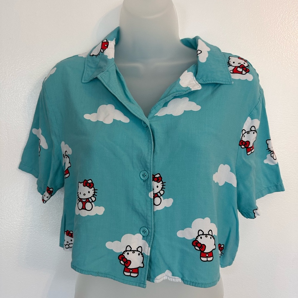 🌸3/$12  kitty blouse size M, in excellent condition